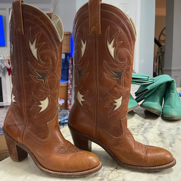 (SOLD) Dingo Cowboy boots size 7.5. Jessica Simpson seen wearing these boots! - Picture 2 of 14